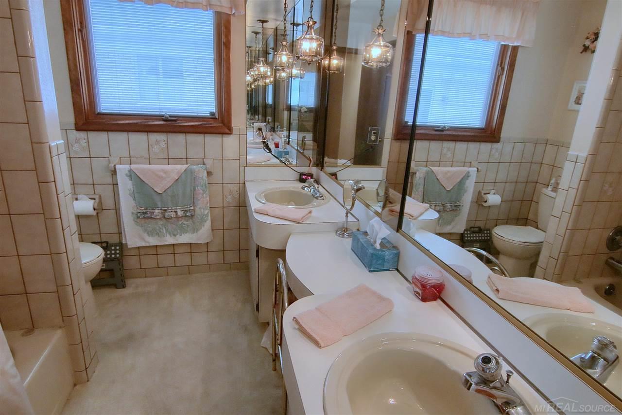 35388 Shell Drive Sterling Heights, MI 48310 - Photo 26 of 33 Main Bath