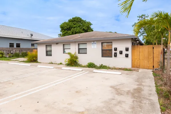 $1,500 | 1009 9th Street, Unit 3, West Palm Beach, FL 33401