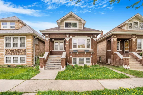 $369,000 | 2345 South Harvey Avenue, Berwyn, IL 60402