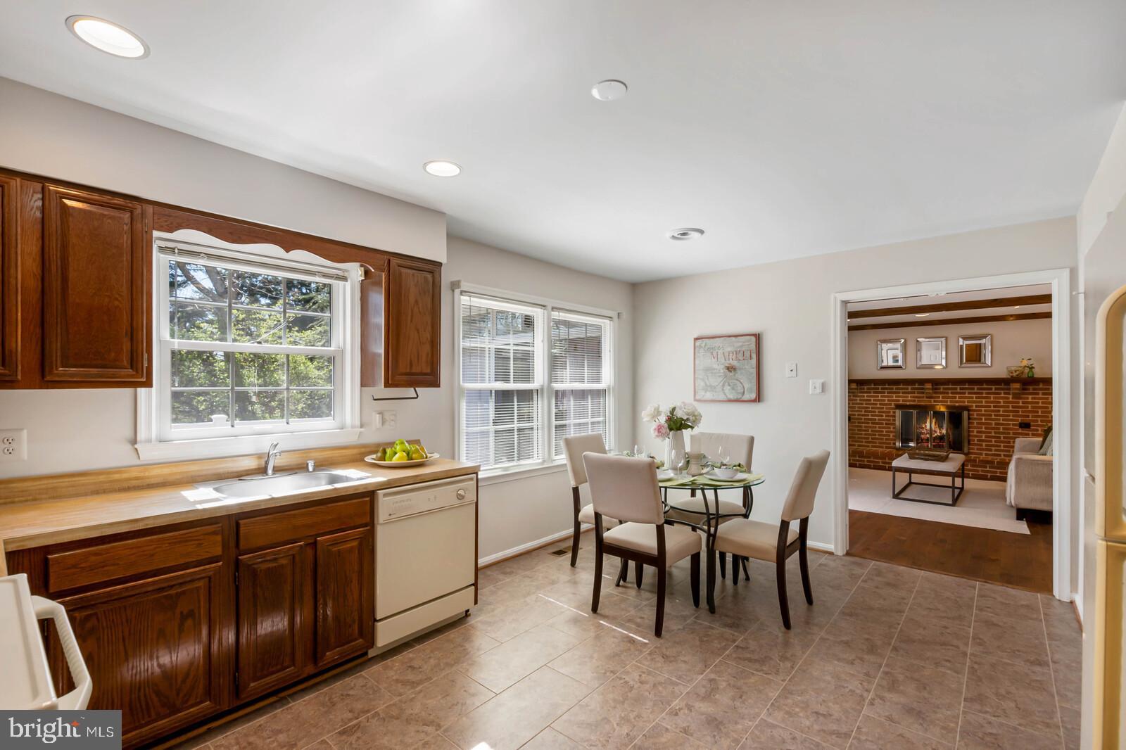 8207 Labbe Lane Vienna, VA 22182 - Photo 27 of 35 Eat-In Kitchen