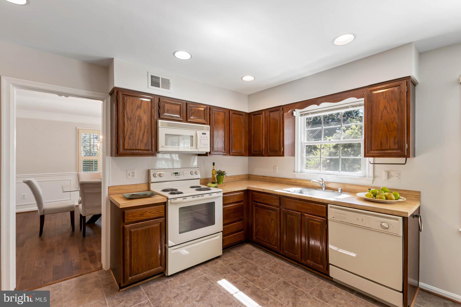 8207 Labbe Lane Vienna, VA 22182 - Photo 28 of 35 Kitchen