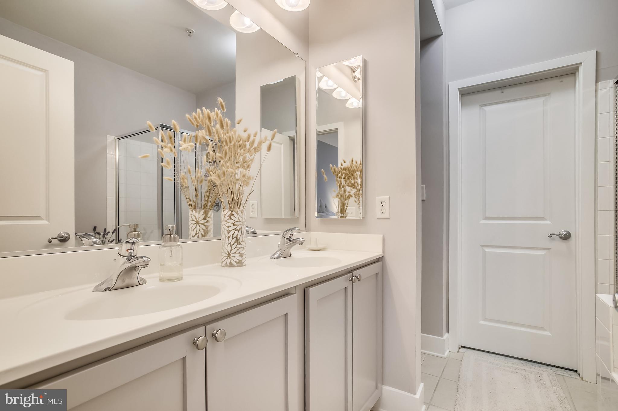 937 South Caroline Street, Unit 19 Baltimore, MD 21231 - Photo 13 of 24 En suite primary bath w/dual sinks