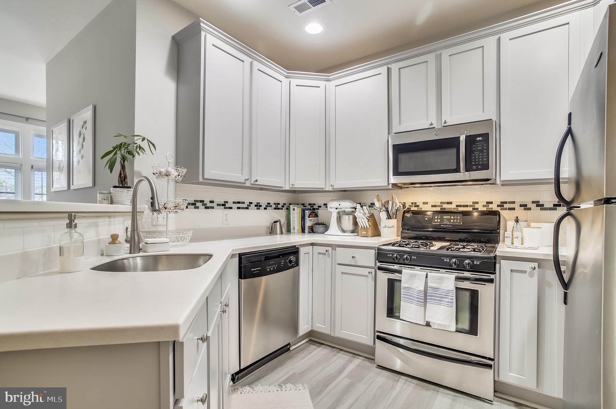 937 South Caroline Street, Unit 19 Baltimore, MD 21231 - Photo 4 of 24 Get ready to cook some delicious meals!