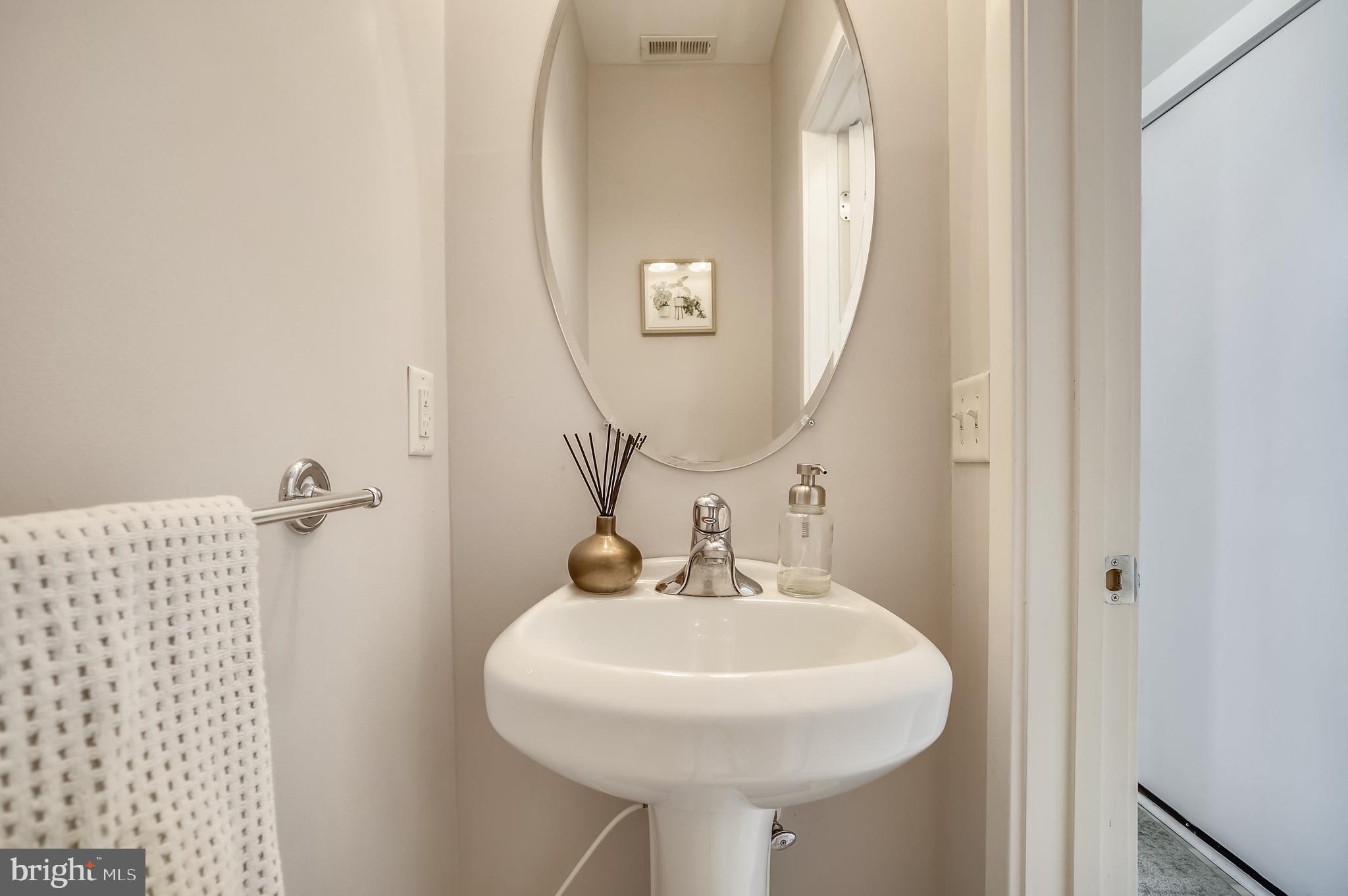 937 South Caroline Street, Unit 19 Baltimore, MD 21231 - Photo 9 of 24 1st floor powder room