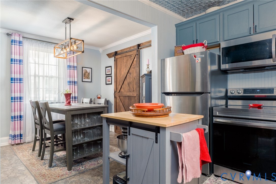 111 Whiteside Road Sandston, VA 23150 - Photo 8 of 45 Kitchen featuring stainless steel appliances, blue