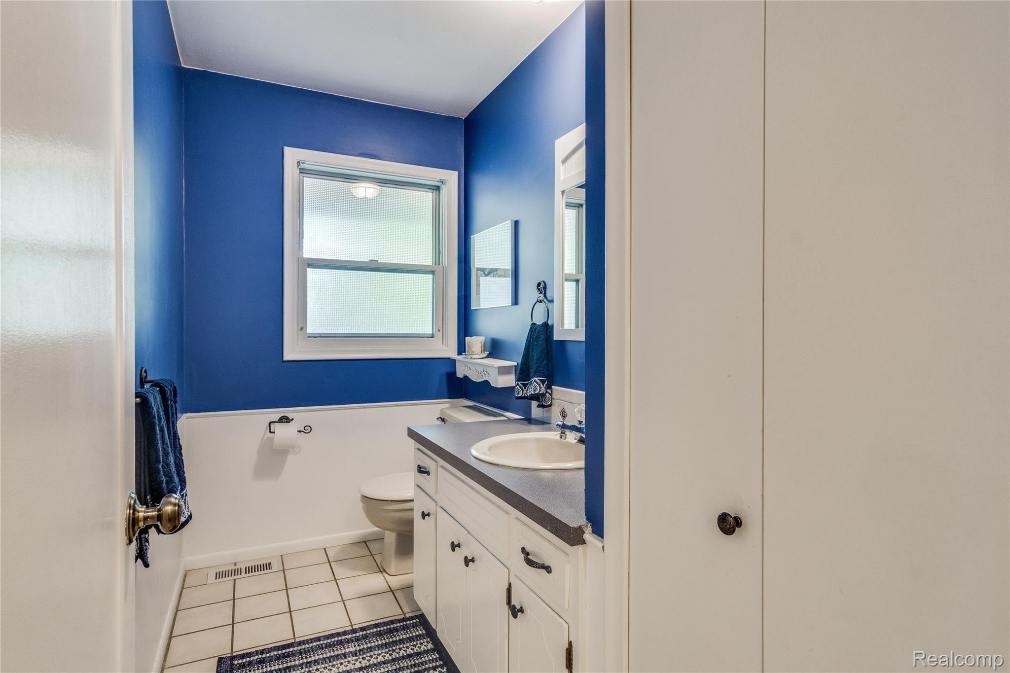 6404 Kings Pointe Road Grand Blanc, MI 48439 - Photo 16 of 38 Interiors (21 of 39).jpg
