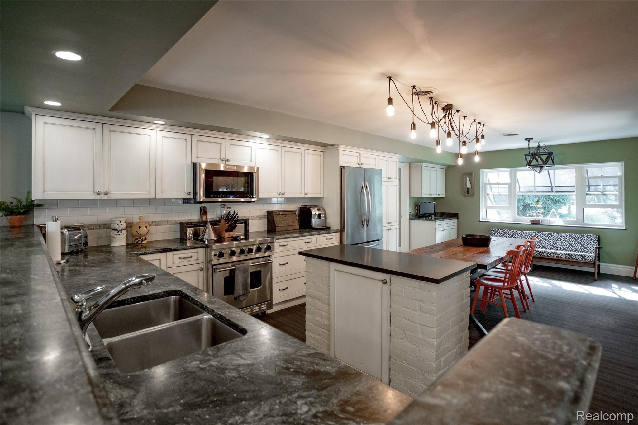 31245 Bingham Road Franklin, MI 48025 - Photo 9 of 51 Eat-in Kitchen