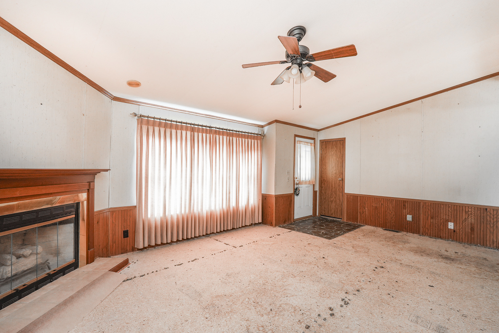 59 Maple Lane Manteno, IL 60950 - Photo 12 of 26 a view of livingroom with a ceiling fan and window