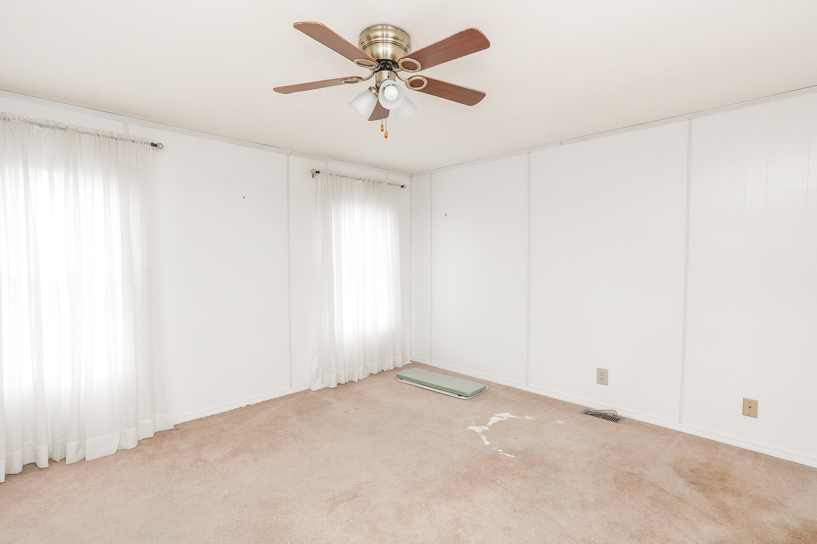 59 Maple Lane Manteno, IL 60950 - Photo 13 of 26 a view of a big room with carpet