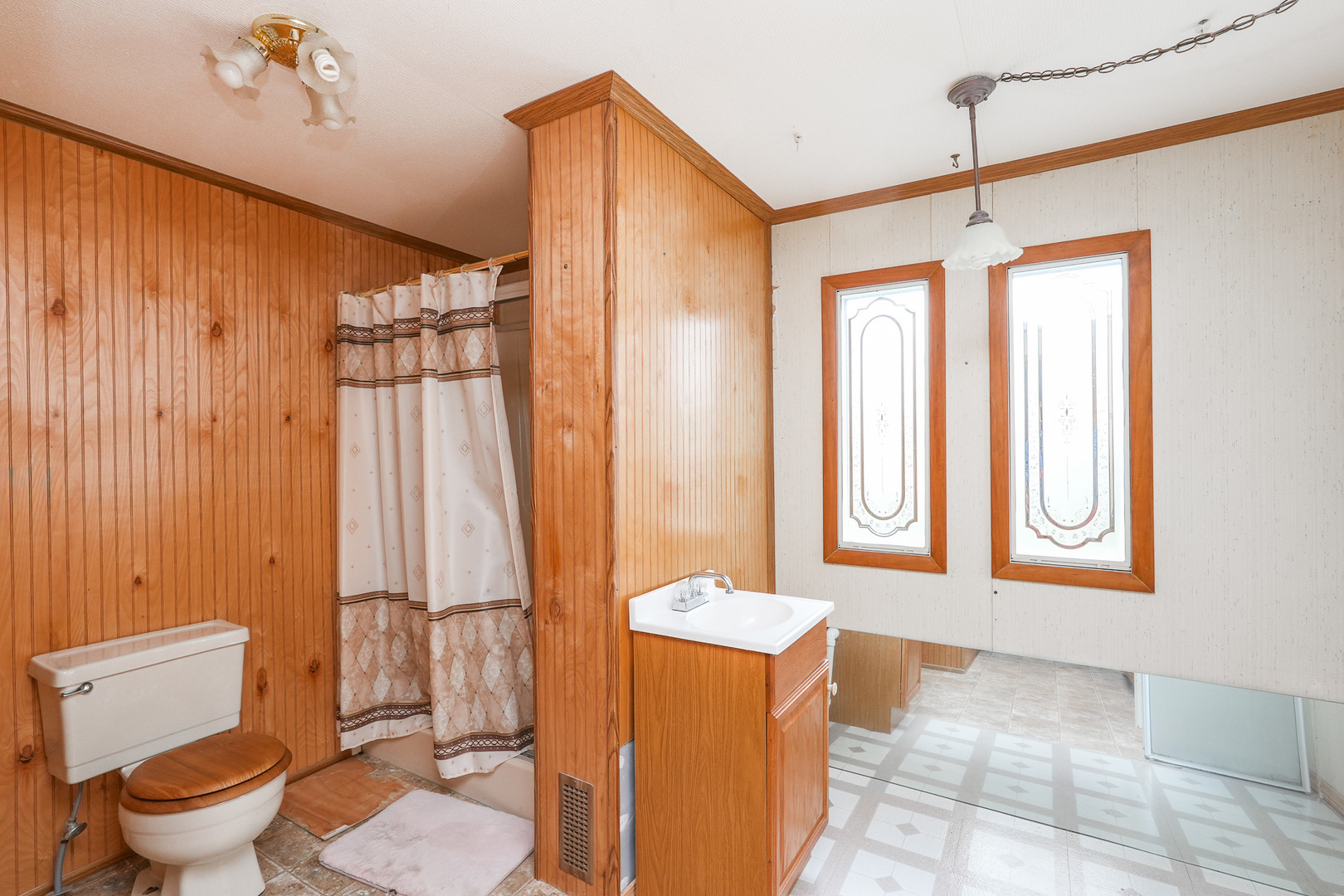59 Maple Lane Manteno, IL 60950 - Photo 18 of 26 a bathroom with a toilet sink and tub