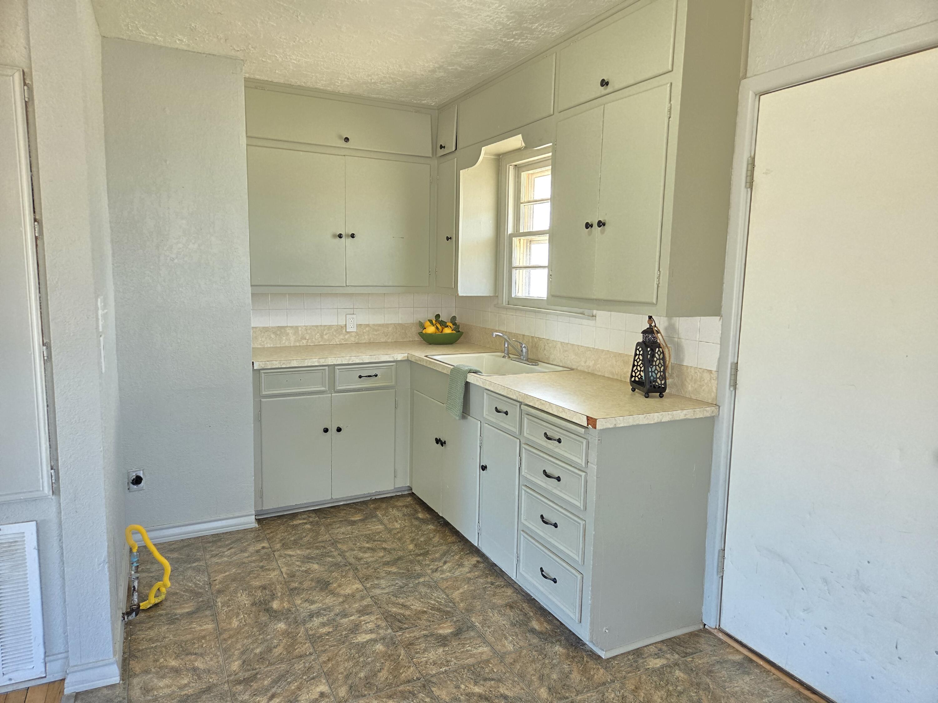 18 Houston Road Tulia, TX 79088 - Photo 3 of 20 20260403_145944