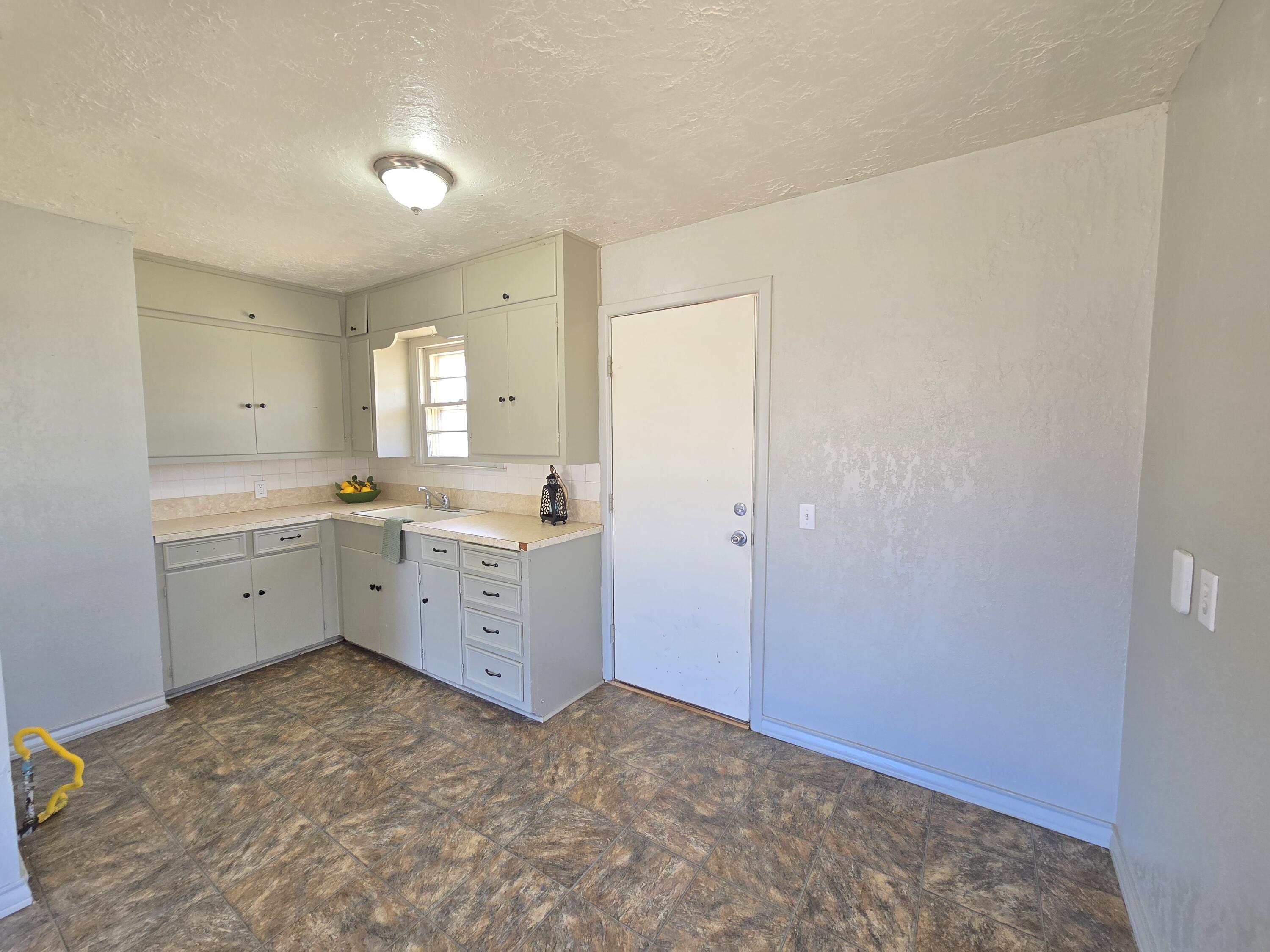 18 Houston Road Tulia, TX 79088 - Photo 7 of 20 20260403_145958