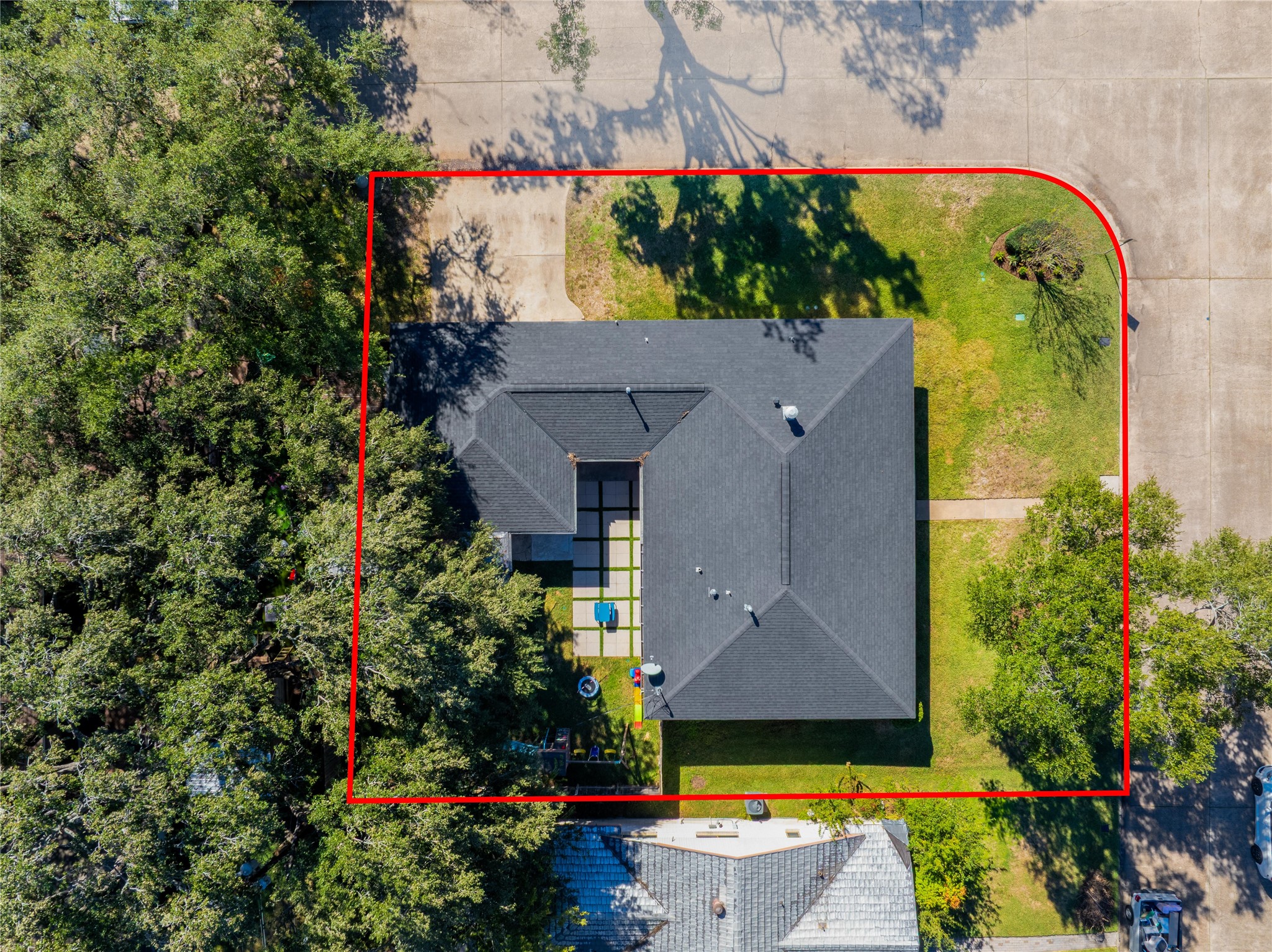 4402 Fallbrook Drive Houston, TX 77018 - Photo 25 of 29 Overhead view highlighting the home’s generous corner lot and outlined property lines.