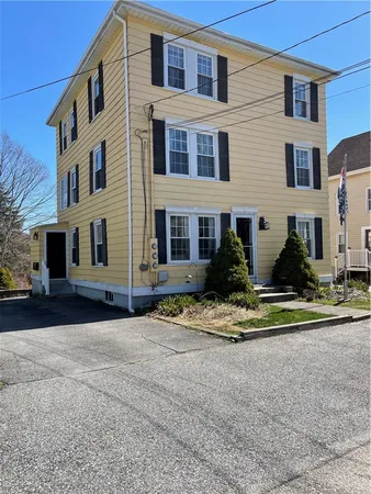 $2,250 | 12 Third School Street, Unit 2, Bristol, RI 02809