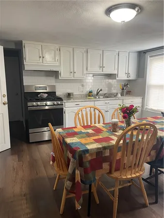 $2,250 | 12 Third School Street, Unit 2, Bristol, RI 02809