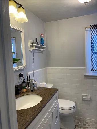 $2,250 | 12 Third School Street, Unit 2, Bristol, RI 02809