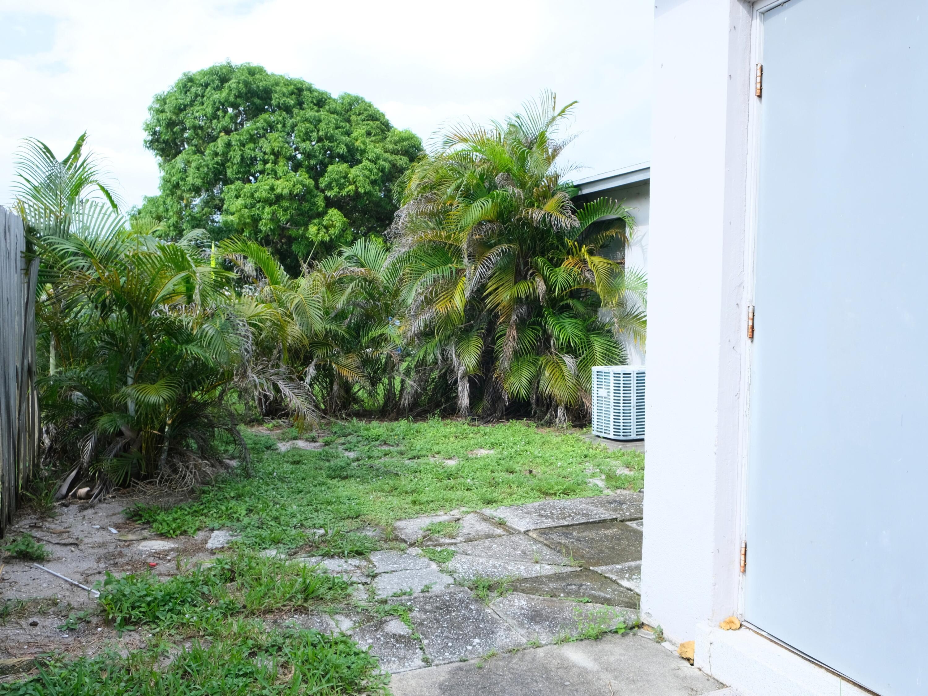 401 Silver Beach Road, Unit A Riviera Beach, FL 33403 - Photo 9 of 13 Back Yard