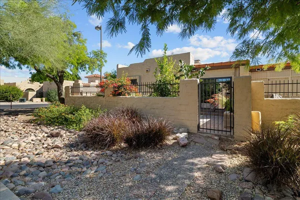 $2,100 | 16646 North 29th Drive, Phoenix, AZ 85053