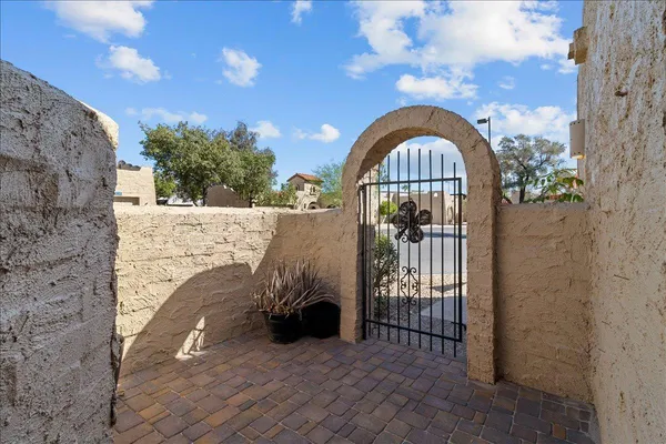 $2,100 | 16646 North 29th Drive, Phoenix, AZ 85053