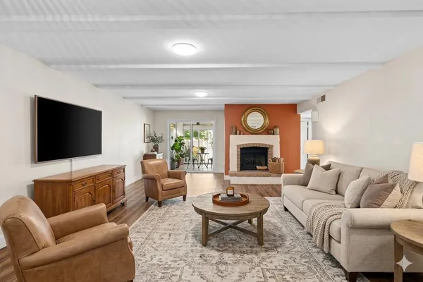 $2,100 | 16646 North 29th Drive, Phoenix, AZ 85053