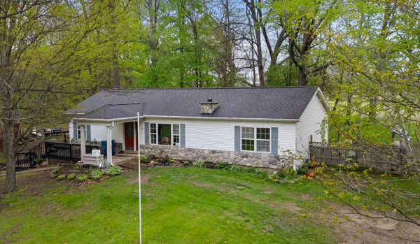 $244,900 | 519 Crest Lane, Jonesville, MI 49250