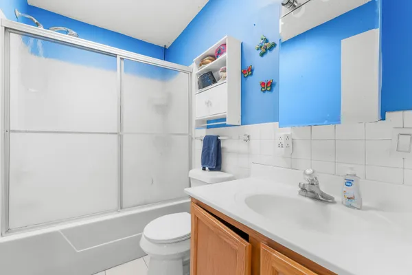 $244,900 | 519 Crest Lane, Jonesville, MI 49250