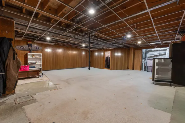 $244,900 | 519 Crest Lane, Jonesville, MI 49250