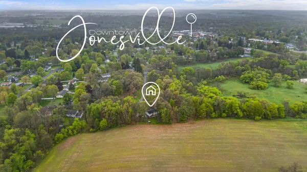 $244,900 | 519 Crest Lane, Jonesville, MI 49250