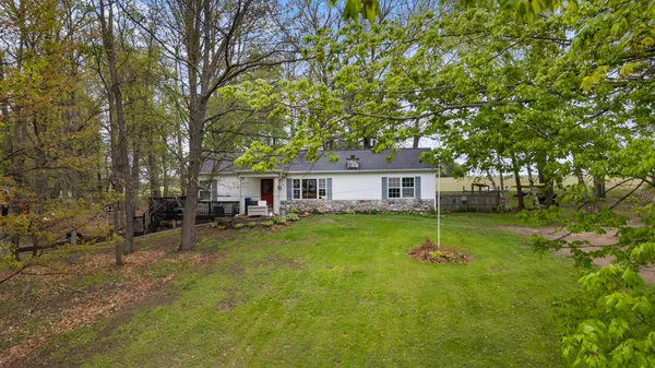 $244,900 | 519 Crest Lane, Jonesville, MI 49250