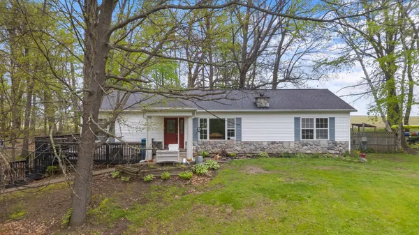 $244,900 | 519 Crest Lane, Jonesville, MI 49250