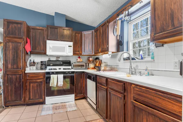 $244,900 | 519 Crest Lane, Jonesville, MI 49250