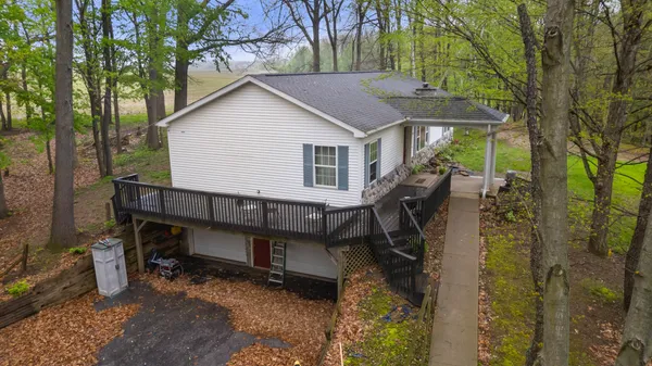$244,900 | 519 Crest Lane, Jonesville, MI 49250