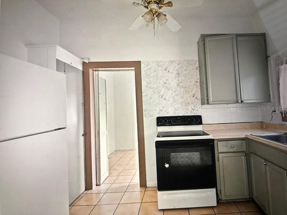 941 Lakeview Road Clearwater, FL 33756 - Photo 8 of 20