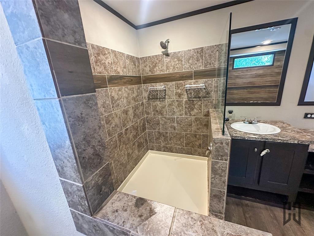 142 Hammontree Road Homer, LA 71040 - Photo 10 of 29 Walk-in Shower