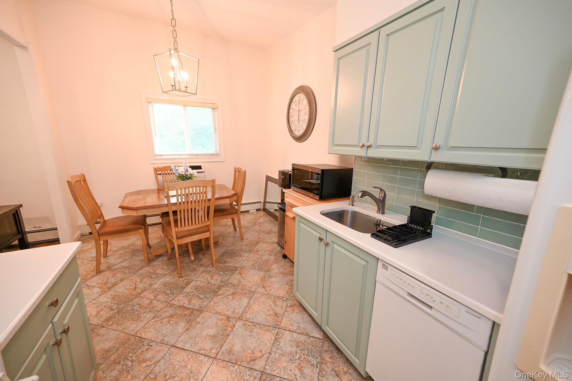 271 North Newbridge Road, Unit 2C Levittown, NY 11756 - Photo 17 of 34