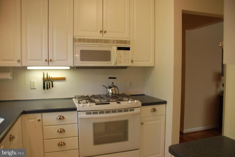 8522 Durham Court Springfield, VA 22151 - Photo 11 of 24 Kitchen