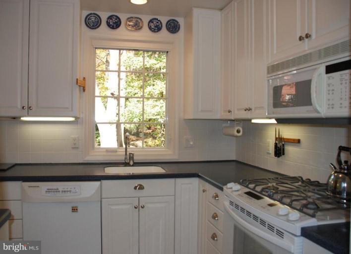 8522 Durham Court Springfield, VA 22151 - Photo 12 of 24 Kitchen #2
