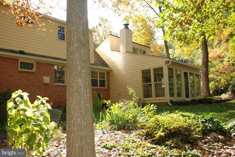 8522 Durham Court Springfield, VA 22151 - Photo 23 of 24 Exterior #3