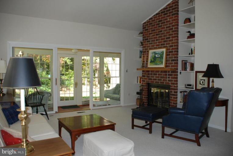 8522 Durham Court Springfield, VA 22151 - Photo 4 of 24 Family Room