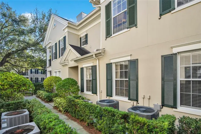 a view of a front of house with a yard