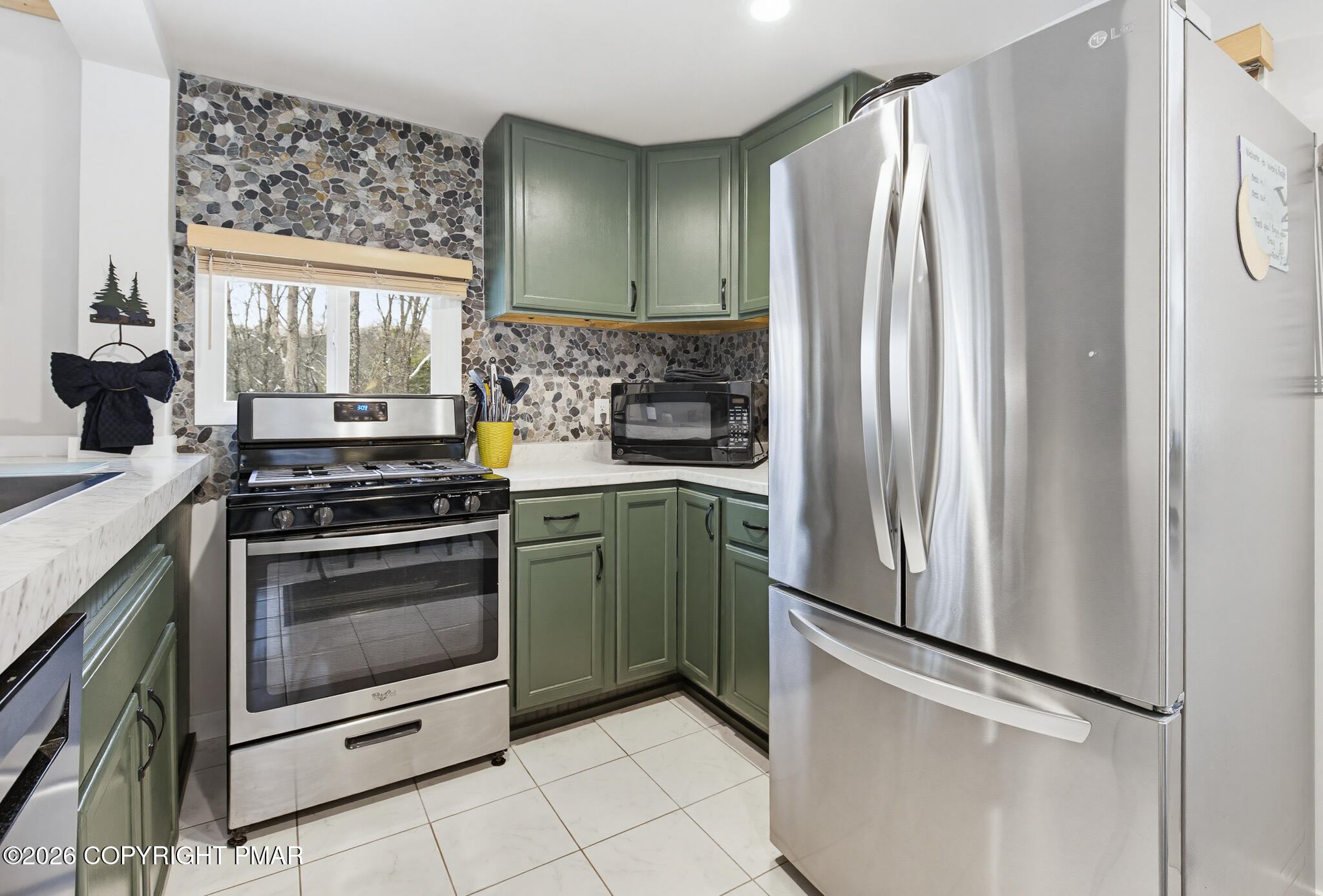 1109 Silver Lake Road Dingmans Ferry, PA 18328 - Photo 14 of 52 Kitchen