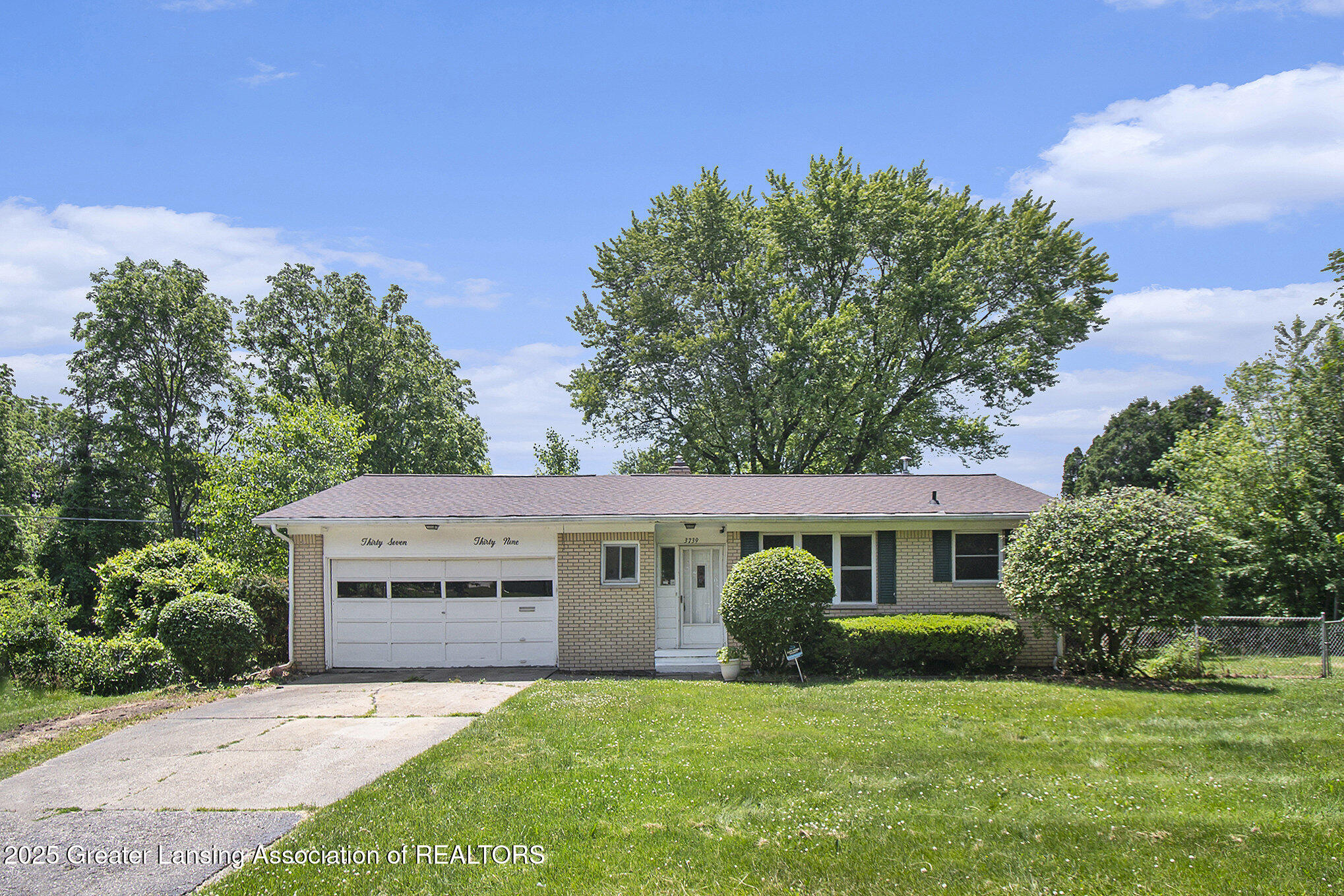 3739 Ridgefield Road Lansing, MI 48906 - Photo 1 of 20 001__ndp1970_662