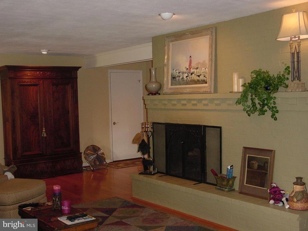 9110 Field Road Pikesville, MD 21208 - Photo 14 of 30 Family Room