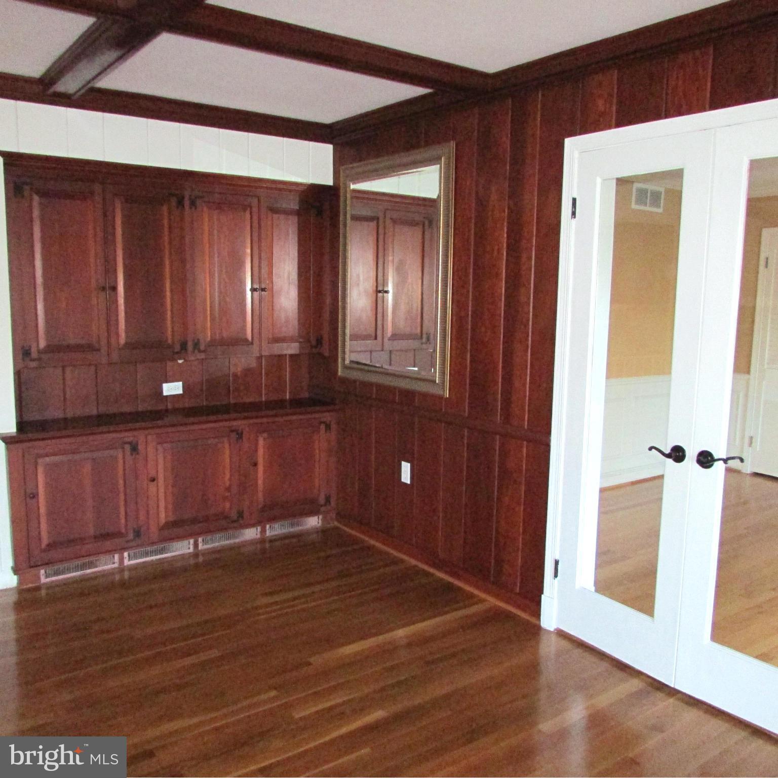 9110 Field Road Pikesville, MD 21208 - Photo 3 of 30 Living Room