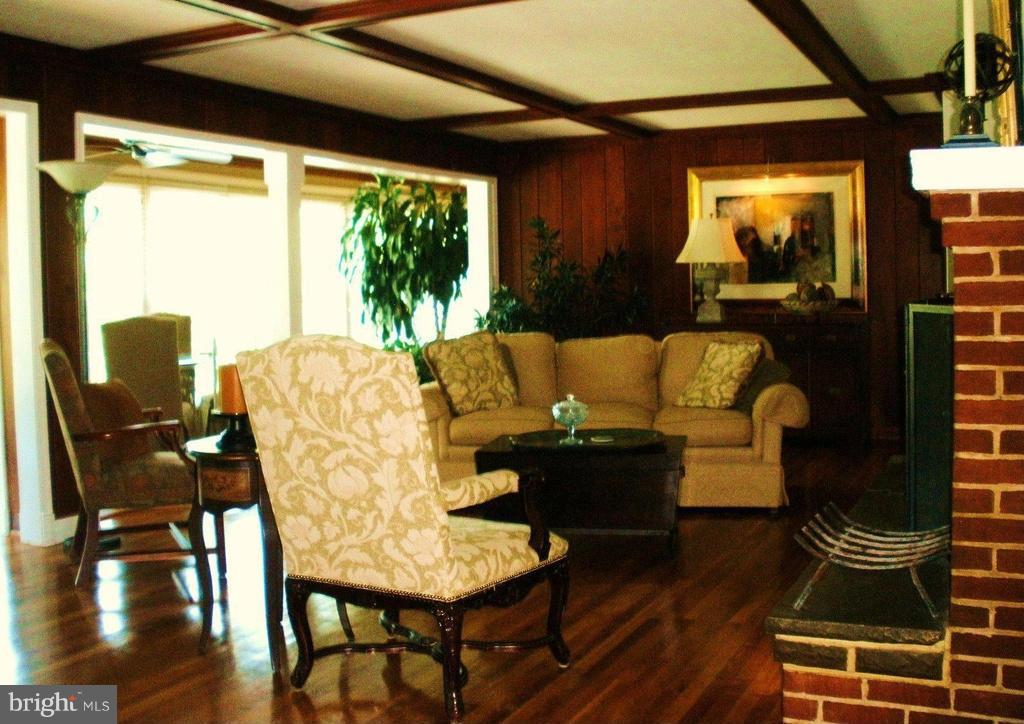 9110 Field Road Pikesville, MD 21208 - Photo 4 of 30 Living Room