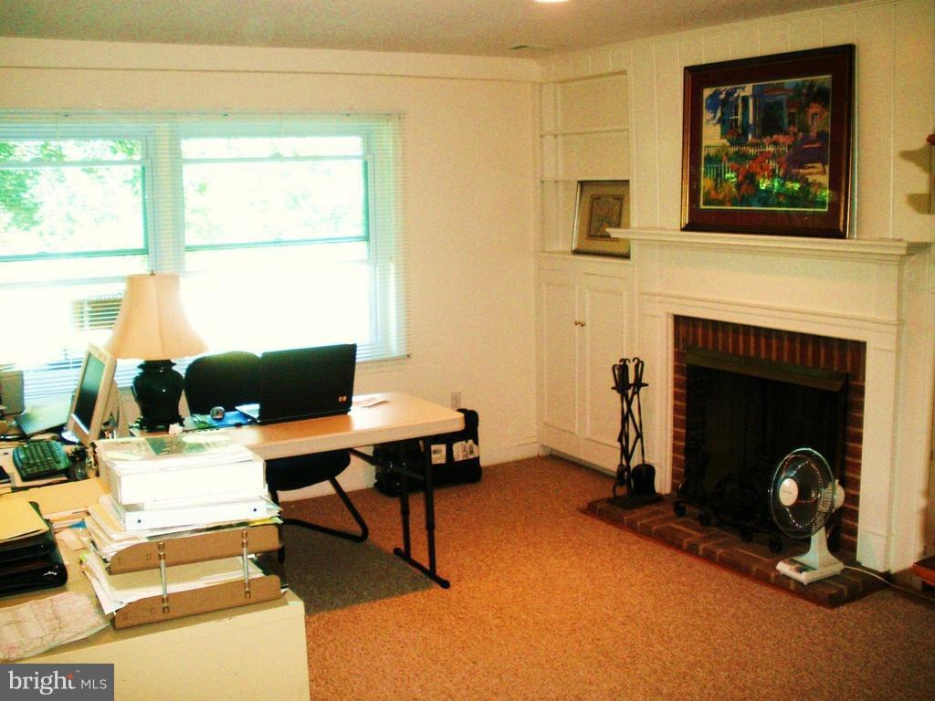 9110 Field Road Pikesville, MD 21208 - Photo 10 of 30 Interior (General)