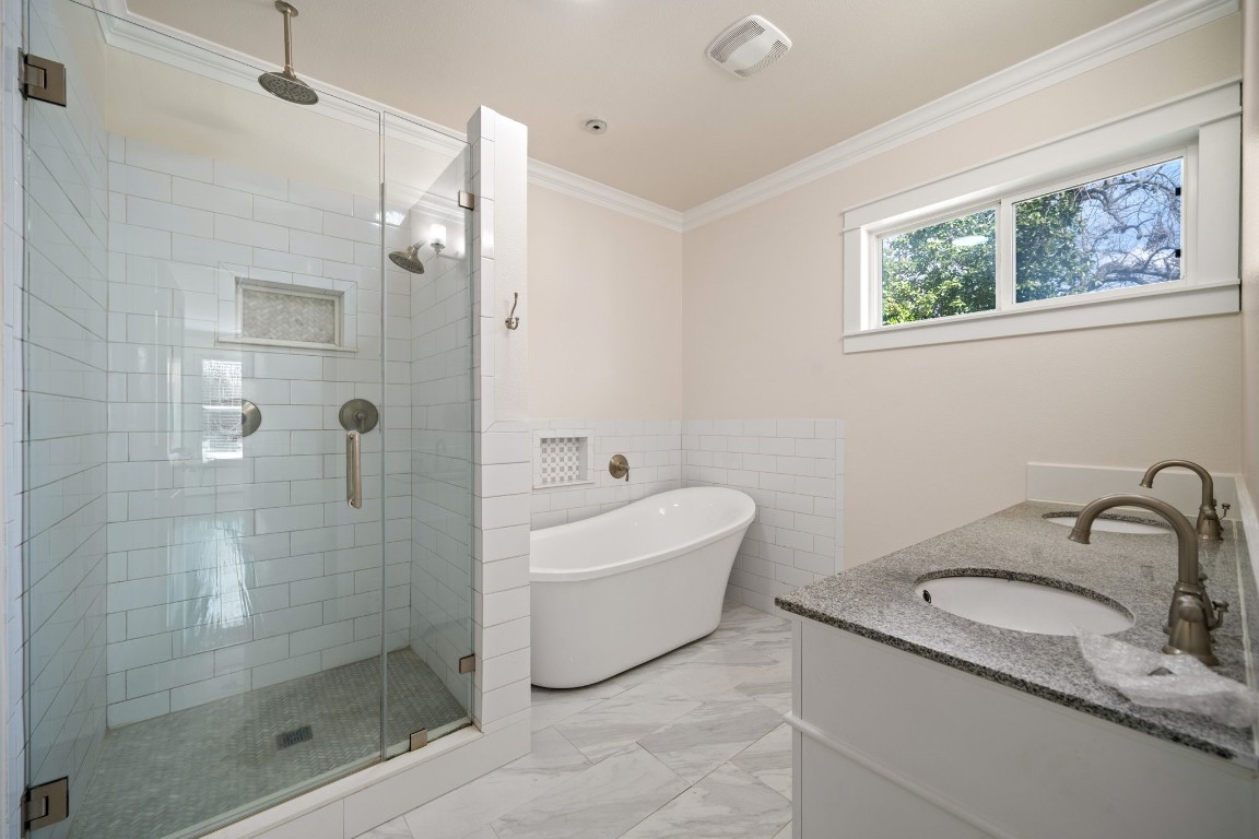 110 Kendall Street Houston, TX 77003 - Photo 14 of 36 a bathroom with a sink mirror toilet and bathtub