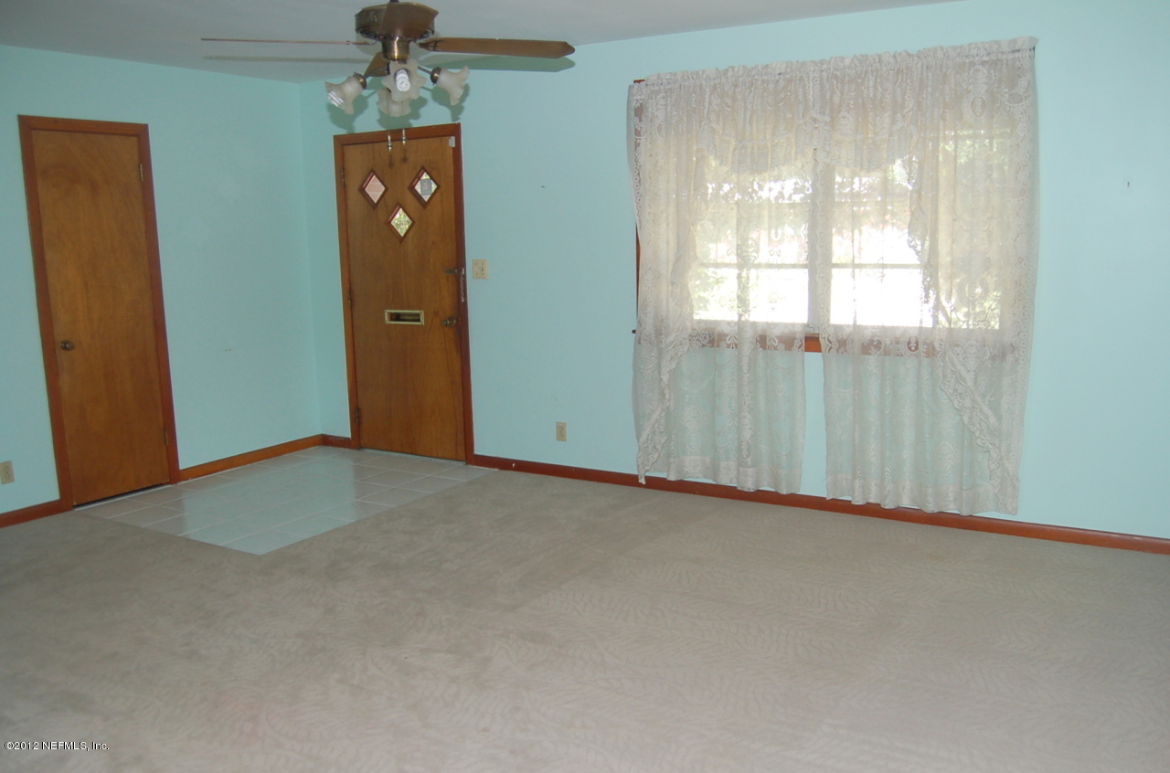 7347 Hennessy Road Jacksonville, FL 32244 - Photo 3 of 14 Living Room
