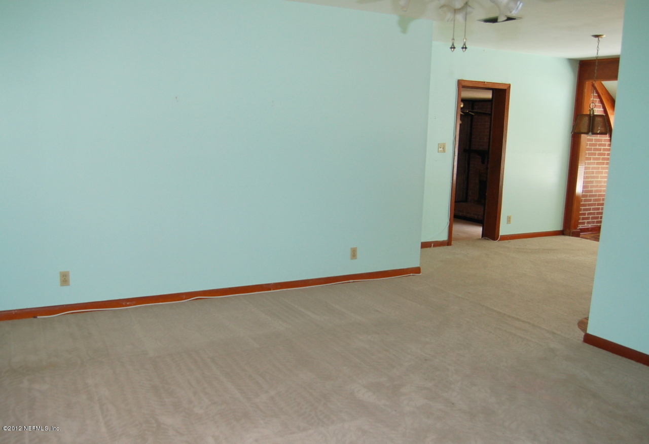 7347 Hennessy Road Jacksonville, FL 32244 - Photo 4 of 14 Living Room to Dining Area