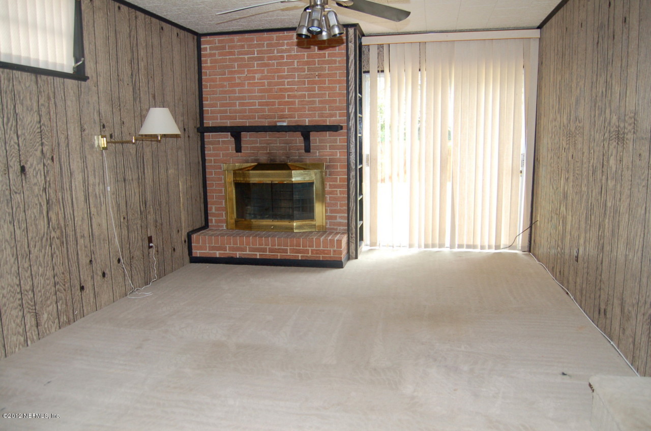 7347 Hennessy Road Jacksonville, FL 32244 - Photo 8 of 14 Family Room